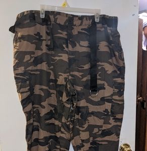 Plus size camo joggers